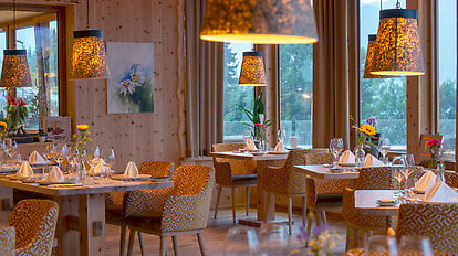 Restaurant parlour "H1117" with a natural atmosphere