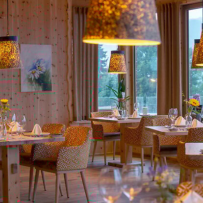 Restaurant parlour "H1117" with a natural atmosphere