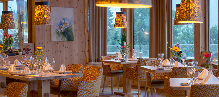 Restaurant parlour &quot;H1117&quot; with a natural atmosphere