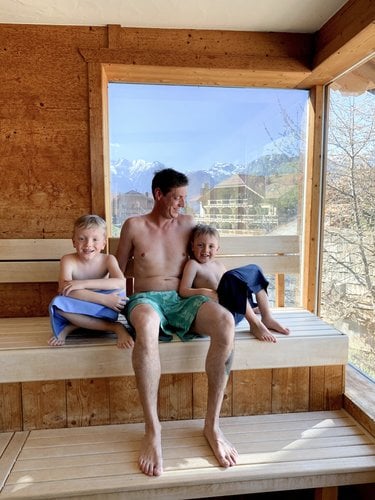 Harry in der Sauna mit seinen Jungs