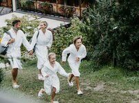 Familien im Bademantel
