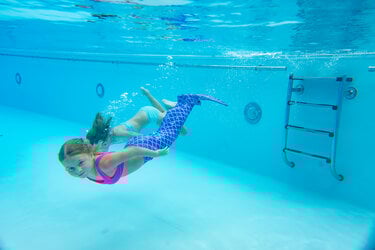 Kinder-Meerjungfrauenflosse-Schwimmkurs