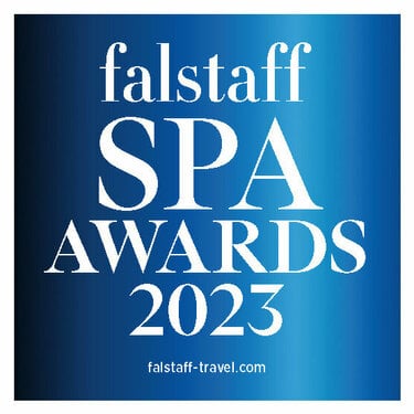 "falstaff SPA Awards 2023" - blauer Hintergrund