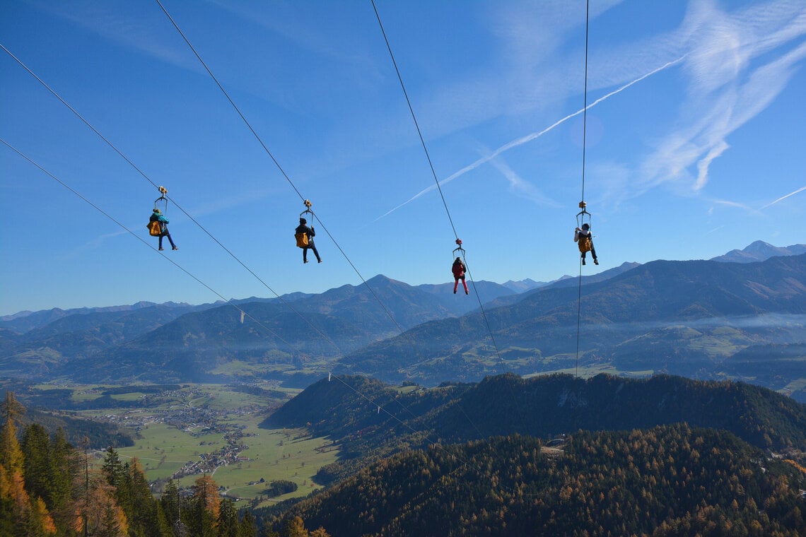Durch die Lüfte schweben mit der längsten Zipline Europas.
