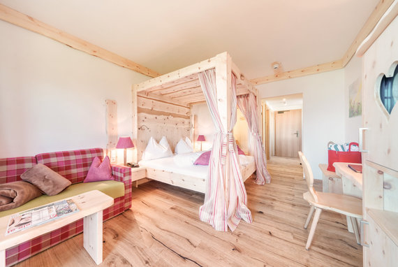 Sweet dreams in a four-poster bed on your recovery vacation close to Schladming